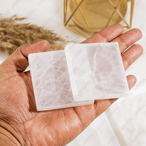 Sous-verres carrés en sélénite Anshul Impex de haute qualité au design élégant, 2,5 pouces, fabriqués en Inde, surface lisse, cristal - Product Image 2