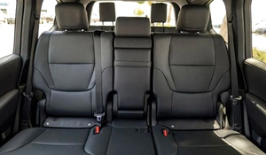 รถยนต์แลนด์ครุยเซอร์ LC300 GX-R ปี 2025 ใหม่เอี่ยม เครื่องยนต์เบนซิน 4 ลิตร 6 สูบ ขับเคลื่อน 4 ล้อ SUV 7 ที่นั่ง มาตรฐานยูโร 5 กำลัง 204 แรงม้า เกียร์อัตโนมัติ พวงมาลัยซ้าย - Product Image 6