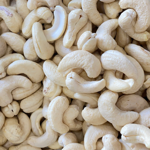 ตัวอย่างฟรี เม็ดมะม่วงหิมพานต์ดิบ W180 คุณภาพสูงจากเวียดนาม พร้อมส่ง ซานติโก 22.68 กก./ถุง - Product Image 1