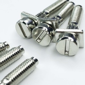 สกรูหัวแม่มือหัวแบนเมตริกที่กำหนดเองกับไหล่สี่เหลี่ยมหรือสกรูพีซีสำหรับเคสคอมพิวเตอร์เหล็กคาร์บอนและทองแดงชุบนิกเกิล - Product Image 2