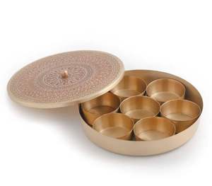 Boîte Masala traditionnelle en métal en laiton avec sept compartiments Boîte Masala en laiton faite à la main avec couvercles pour épices de MHQ TRADERS PVT - Product Image 4