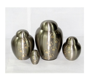 Urna Funeraria Dometop de Metal con Acabado en Peltre/Plata para Mascotas Adultas, Diseño Personalizable Estilo Americano con Patas Doradas, Segura para Cenizas - Product Image 2