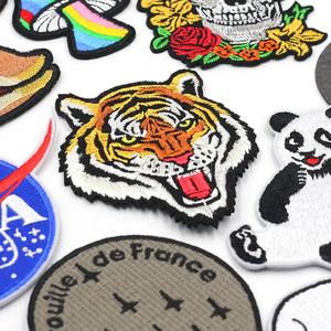Parche bordado con logotipo personalizado, parches de animales de transferencia de calor 3D para planchar a granel para vestidos, sombreros, marca cosida con corazón - Product Image 1