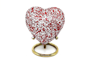 Mini urne en forme de coeur pour cendres d'animaux de compagnie Urne de crémation décorative moderne fabriquée à la main personnalisée en vente - Product Image 4