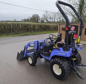 Tractor Utilitario Compacto de 50HP 4WD con Bomba de Cargador Frontal y Engranajes, Equipo Agrícola Diésel, Suministro de Fábrica - Product Image 1