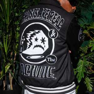 แจ็คเก็ตเบสบอลหนังแขนยาวแบบลำลองสั่งทำพิเศษ ไซส์ใหญ่สำหรับผู้ชาย แจ็คเก็ตเลตเตอร์แมน ชุดกีฬา แจ็คเก็ตวาร์ซิตี้ ปักด้วยไหมเชนิลล์ - Product Image 4