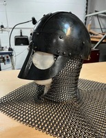 Casque Viking Noir Fait Main de Qualité Industrielle en Acier Spangenhelm Personnalisable OEM DIY Durable pour l'Extérieur