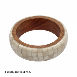 Brazalete Artesanal de Mosaico de Cuerno Natural con Forro de Madera Sostenible, Brazalete Elegante de Estilo Bohemio y Étnico para Mujer - Product Image 5