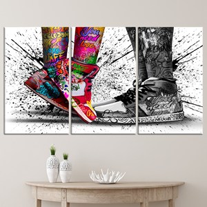 Lienzos con Estampado de Zapatos con Graffiti: Arte Moderno para tu Espacio, JUEGO DE 3 LIENZOS - Product Image 1