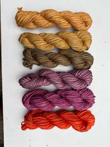 Fils de cordon de ruban de soie sari teints sur mesure recyclés pour les projets à la main et à tricoter Couleurs sur mesure pour les magasins de fibres et l'artisanat d'art - Product Image 3