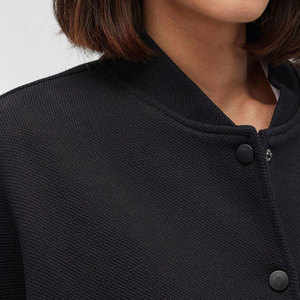 Vêtements Femmes Saison D'hiver En Plein Air Porter Crop Varsity Veste/Personnalisez Votre Propre Conception Femmes Crop Varsity Veste - Product Image 4