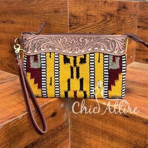 Monedero hecho a mano con manta de sillín múltiple con cuero mecanizado estilo occidental, bolso de mano de cuero genuino, billetera de lujo, regalo para ella - Product Image 1