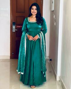 ชุดราตรี anarkali บานยาวสีเขียวออกแบบได้อย่างงดงามพร้อมผ้าลูกไม้ชุดชนชาติอินเดียสำหรับผู้หญิงและเด็กผู้หญิง - Product Image 4