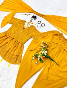 Lanzamiento del nuevo diseñador Party Wear Look Top ,Dhoti Salwar y Dupatta con material de alta calidad a precio mayorista - Product Image 3