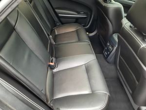 Offre exceptionnelle : Chrysler 300 S V8 RWD d'occasion 2023 - Product Image 4