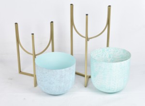 Maceta Metálica de Alta Calidad con Acabado Azul Claro, Duradera y Ecológica, con Soporte de Hierro con Recubrimiento en Polvo Dorado, Última Tendencia en Ventas - Product Image 5