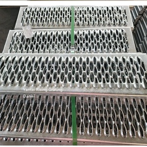 Plancher en <span class=keywords><strong>acier</strong></span> perforé antidérapant avec grip diamanté pour passerelles <span class=keywords><strong>de</strong></span> sécurité et grilles métalliques antidérapantes - Product Image 4