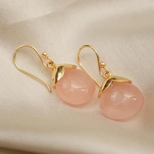 Boucles d'oreilles en quartz rose en forme de larme, 8-10 mm, avec pendentif doré et crochets plaqués or, pierre de naissance rose naturelle - Product Image 2