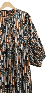 Vestido Midi 100% Algodón, Tejido Dulce, Ecológico, Estampado Floral Patchwork, Lavable, Manga Larga, Cuello Redondo con Cierre de Cordón - Product Image 4