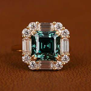 Anillo de compromiso de corte Asscher verde cultivado en laboratorio clásico de oro sólido de 14 quilates, anillo de diamante creado en laboratorio certificado IGI glamoroso - Product Image 1