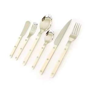 Ensemble de couverts classiques en résine blanche pour les dîners formels, les hôtels, les restaurants, les événements spéciaux et les dîners à domicile - Product Image 2