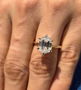 Bague de fiançailles en or massif 14 carats avec diamant de laboratoire taille hexagonale, cadeau de fête raffiné pour un partenaire - Product Image 1