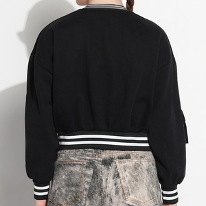 Veste universitaire courte pour femme avec logo personnalisé en gros, nouveau style, veste en cuir brodée tendance pour la saison extérieure - Product Image 6