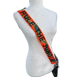 Correa de mano de cuentas de semillas de moda hecha a mano para mujer, correa de hombro artesanal con cuentas y ganchos metálicos - Product Image 2