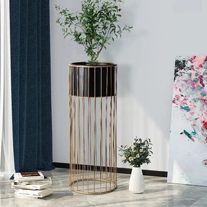 Maceta Negra con Soporte de Metal para Decoración Moderna del Hogar, Exhibición Elegante de Plantas de Interior para Sala de Estar, Dormitorio y Oficina - Product Image 2