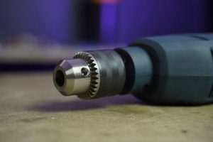 Perceuse à percussion filaire GSB 550, kit Freedom, changement facile, applications de perçage à percussion, rotation avant/arrière, vissage - Product Image 4