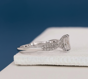 Bague de fiançailles pour femme en or blanc 14 carats plaqué rhodium, diamant de laboratoire taille coussin 1,15 carat, VVS2 F, certifié IGI, vente en gros - Product Image 3