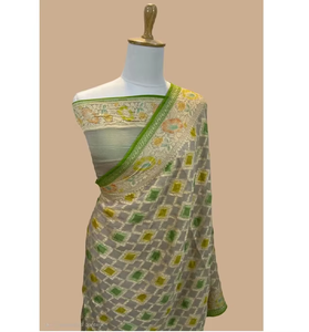 Saree Banarasi de Chifón Puro de Lujo, Hecho a Mano, Tradicional, para Fiestas, Protección Solar, Secado Rápido, con Patrón Zari a Juego - Product Image 1