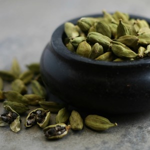 Cardamome verte naturelle de qualité supérieure fraîche fournie en vrac pour un usage industriel et au détail - Product Image 4