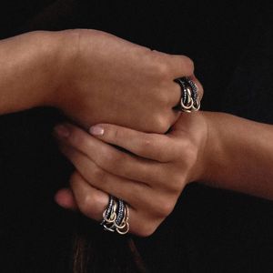 Anillo clásico de oro sólido de 10 quilates con dos tonos unidos, anillo de oro grueso con diamantes de moissanita, regalo perfecto para mamá - Product Image 2