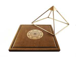 Pyramide en cuivre authentique pour l'équilibrage énergétique, la guérison des chakras et les pratiques de méditation, disponible au prix de gros - Product Image 6