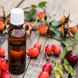 Huile de rose musquée de qualité assurée pour éclaircir la peau à un prix raisonnable du fournisseur indien Huile essentielle de rose musquée - Product Image 1