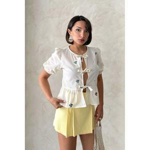 Blusa y Camisa Bordada con Lazo Frontal para Mujer - Product Image 5