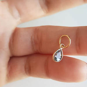 Colgante de Plata de Ley Hecho a Mano con Ópalo para Compromiso o Boda, 8x10mm, Forma de Pera, Engaste de Bisel, Chapado en Rodio, de Lujo - Product Image 1