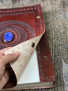 Diario de diseño en relieve de cuero genuino con cierre de puntada lateral, diario con tachuelas de piedra azul, libro de notas o diario - Product Image 3
