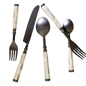 Juego de cubiertos reutilizables con logotipo de diseño de lujo, acero inoxidable 304, venta al por mayor, espacio personalizado, regalos elegantes para fiestas de negocios - Product Image 1