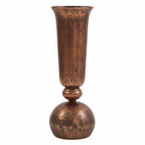 Jarrón de Trompeta de Metal Antiguo de Cobre Hecho a Mano en Diseño Nuevo, Arreglo de Flores Artificiales para Decoración de Bodas y Fiestas - Product Image 1