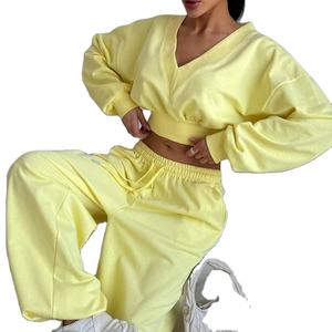 Ensemble survêtement deux pièces personnalisé de haute qualité pour femme, comprenant un crop top à capuche zippé oversize et un pantalon de jogging, et un ensemble survêtement pour homme 2026 - Product Image 5