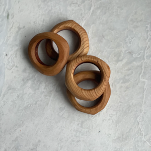 Lot de 2 ronds de serviette en bois écologiques de style rustique inachevé pour le bricolage, l'artisanat et la peinture. - Product Image 2