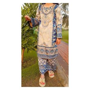 Kurtis bordados de terciopelo de alta calidad para mujer, Kurtis de uso diario listos para usar para mujer, tela transpirable de Pakistán - Product Image 6