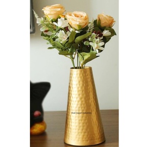 Nouveaux vases à fleurs martelés en métal de conception en couleur or pour la maison et les hôtels Vases à fleurs de luxe de décor de table - Product Image 4
