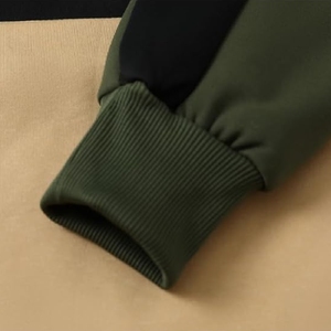 เสื้อฮู้ดผู้ชายสีเขียวมะกอกและสีดำแบบคัลเลอร์บล็อก พร้อมกระเป๋าจิงโจ้สีแทน - Product Image 4