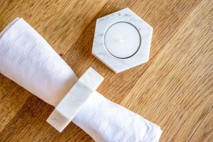 Servilletero de forma cuadrada de papel de mármol de mesa moderno, soporte de anillo de tejido de color negro de mármol sólido, servilletero terminado - Product Image 2