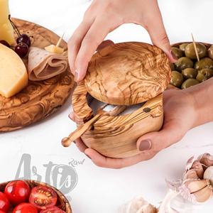 Elegante bodega de sal de madera de olivo con tapa giratoria y cuchara herramienta de almacenamiento de hierbas y especias - Product Image 4