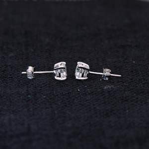 Boucles d'oreilles en diamant coupe ronde pour femme - Product Image 2