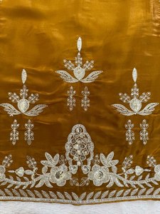 Conjunto de Salwar Kameez Festivo de Estilo Cachemir, en Seda GMY Pura, con Cuello Redondo, Corte Recto y Borde Decorativo, con Dupatta a juego, a Bajo Precio - Product Image 3